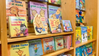 【Barnes&Noble】アラモアナで穴場の本屋!子連れ家族におすすめの本とカフェで過ごすハワイのひととき
