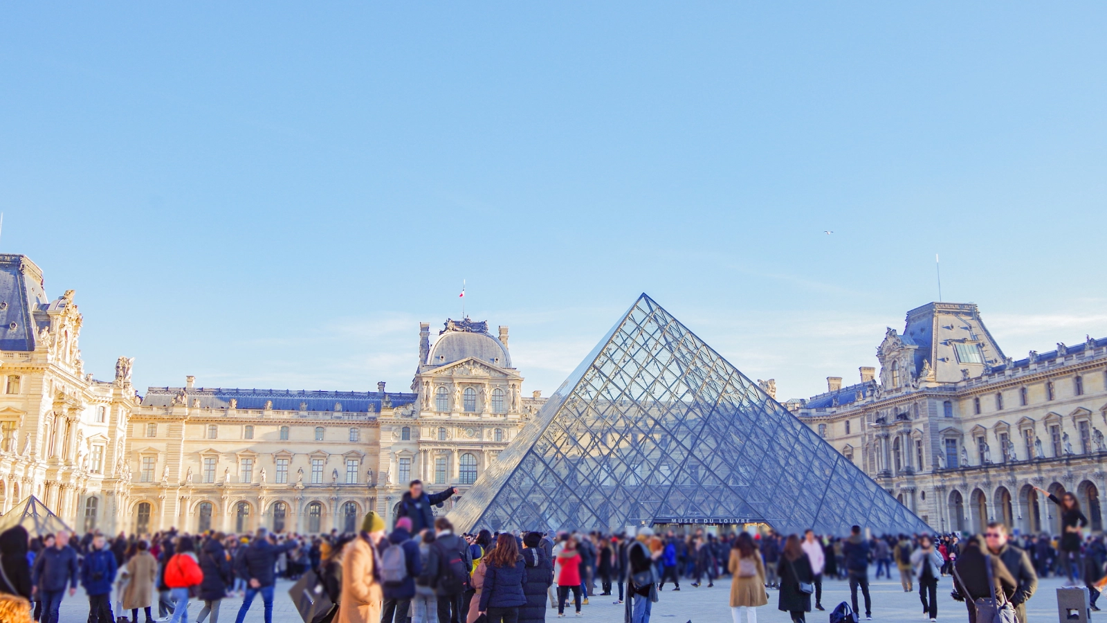 ルーブル美術館(フランス・パリ)