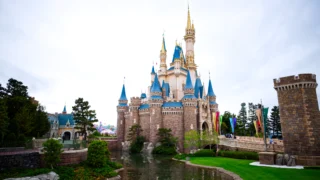 【2026年最新】DPA・40周年パス・エントリー受付・スタンバイパスの違いと取り方｜当日ルーティンも解説